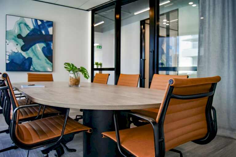 office after a commercial cleaning service, ready to be used for meetings and ensuring a perfect environment