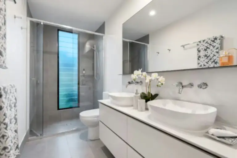 bathroom after a deep cleaning service done by professionals